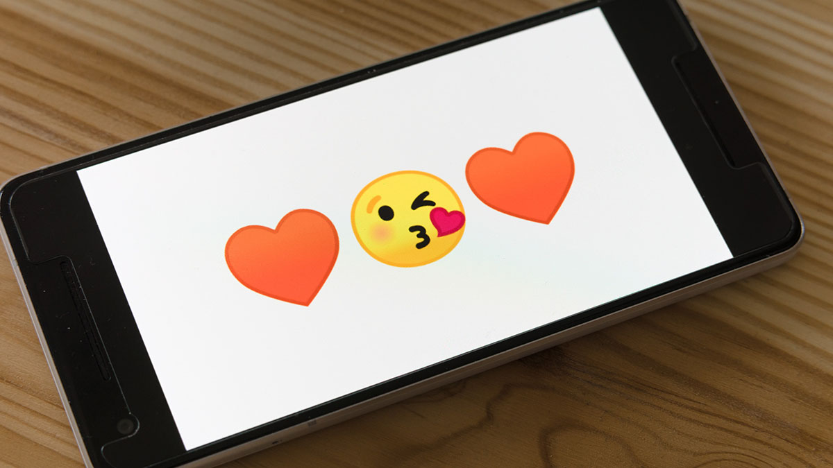 Pros and Cons of Long-Distance Relationships